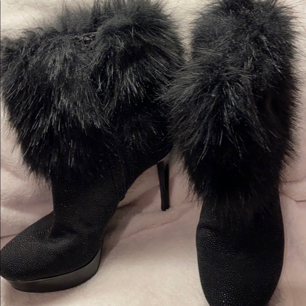 Gianni Bini Black heeled boots w/fur and beading